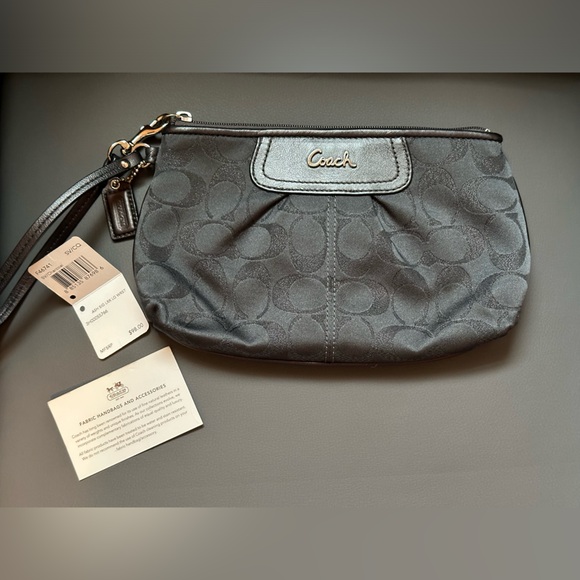 Coach wristlet - Picture 1 of 6